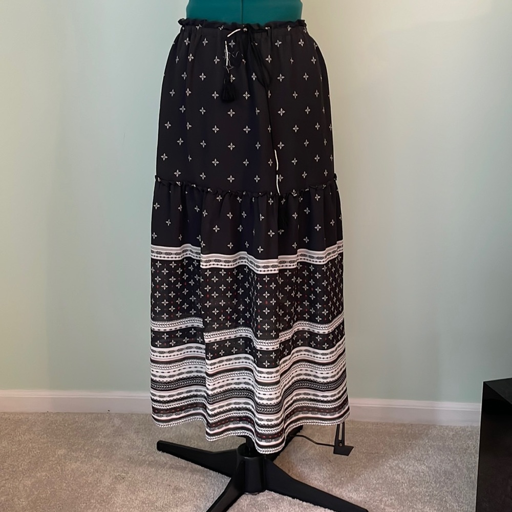 LOFT navy and white pattern skirt